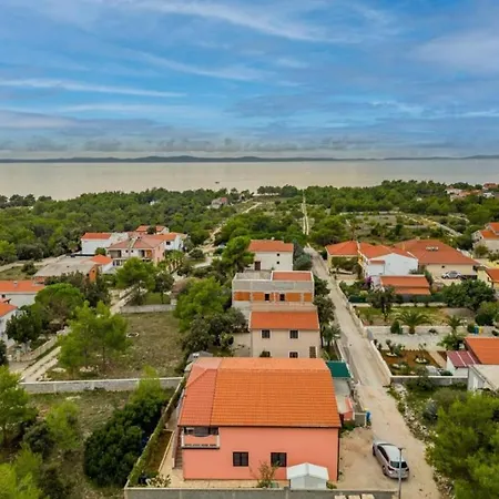 Zlata Apartamento Vir